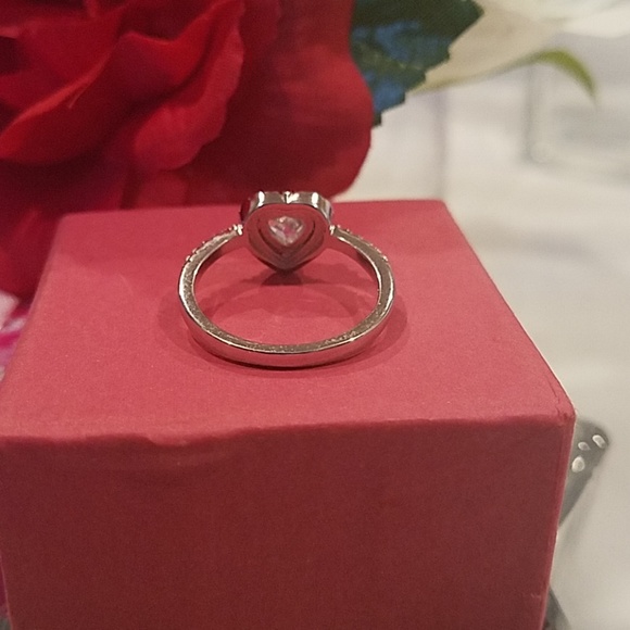 💎Gorgeous Heart Shaped CZ Ring - Picture 6 of 7